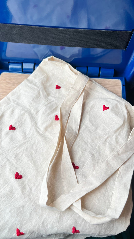 ❤️ Tote Bag Brodé – Motif Petits Cœurs